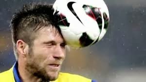 ضربات الرأس للاعبي كرة القدم قد تسبب لهم الضرر