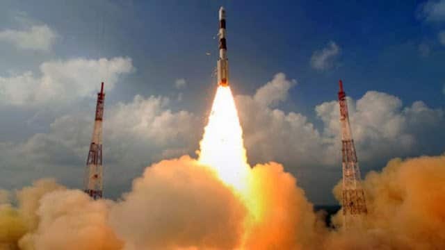 الهند تطلق رحلتها الفضائية الأولي إلي المريخ