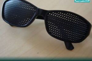 pinhole-glasses